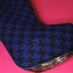 Betsy Johnson heels size 7.5 Blue with black NEW